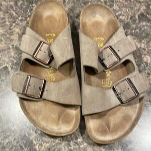 Never worn Birkenstock women’s 8 / men’s 6